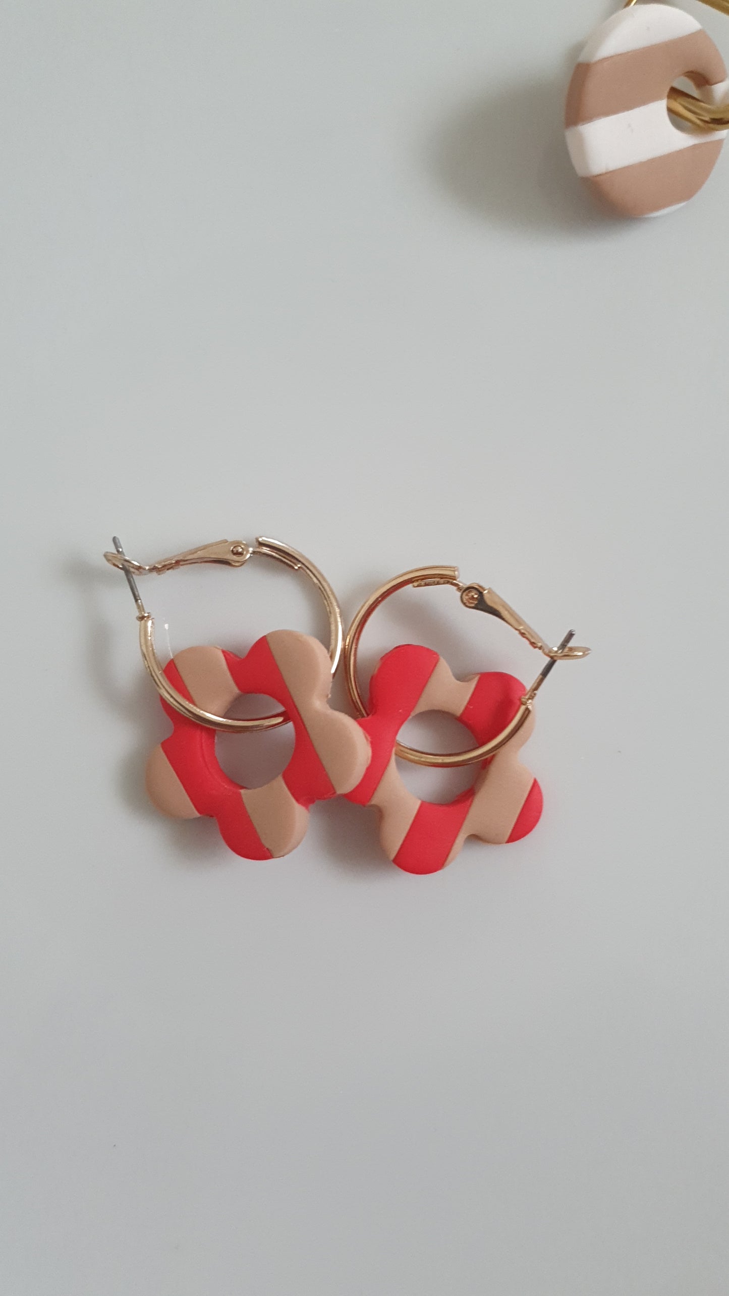 "Roisín" tan and red  ( leave colour of hoop your want in order notes)gold or silver hoop